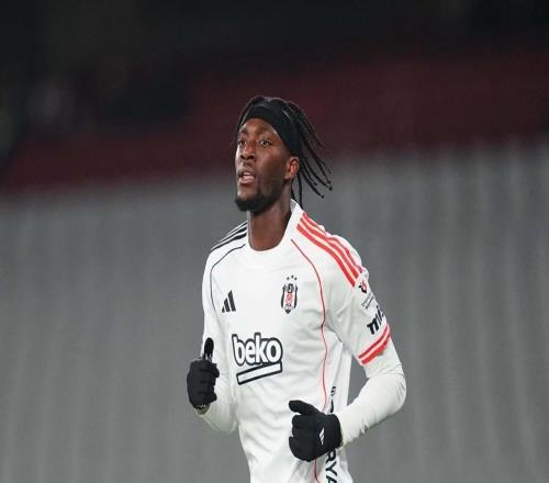 电讯报：维拉考虑签下亚伯拉罕，让他与沃特金斯竞争