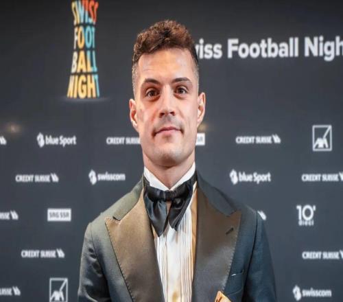 黑猫变身黑马，曾经的争议队长有一份功劳