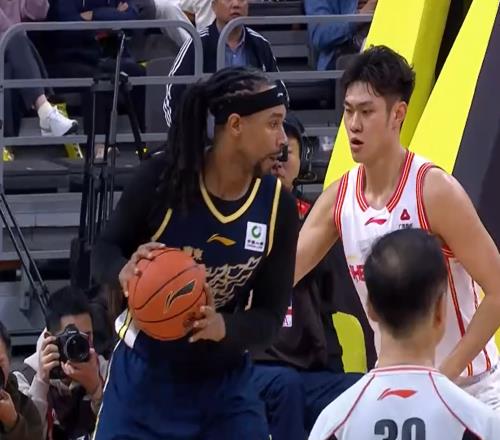 CBA最会装的球员！前3节比赛划水，最后连续命中助球队锁定胜局