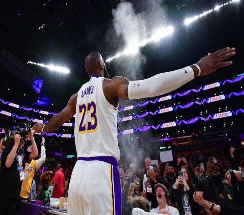大莫：詹姆斯肯定能在NBA打到46岁！