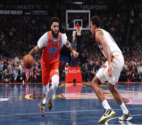 49分！太阳也没能挡住雷霆胜利脚步，打破73胜赢球记录指日可待