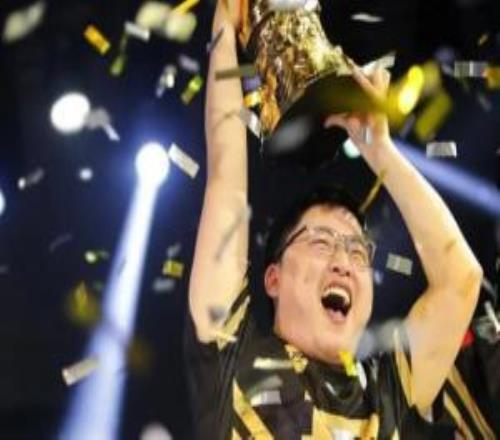 黑子说话！爱笑：Uzi被韩国人尊敬就是因为他打服了韩国人