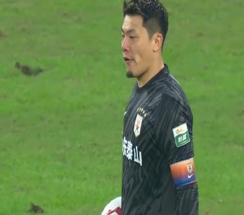 13！海港队遭泰山队大逆转，中超争冠格局大变：蓉城队夺冠稳了