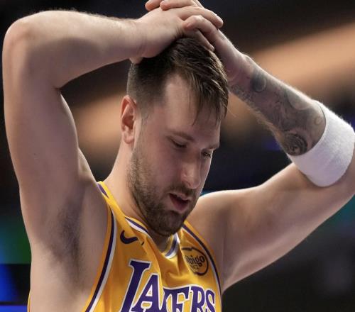 雷迪克：东契奇腿筋酸痛会接受检查，目前判断伤势还为时过早