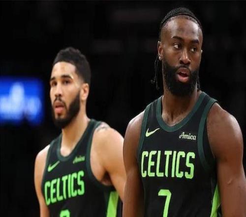 媒体人：绿军双探花我会选杰伦布朗，塔图姆已不是熟悉的他了