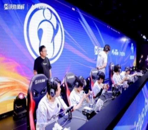 IG发布决胜巅峰选手赛后返图：感谢大家的支持，我们巅峰再会！