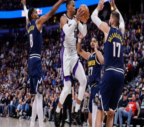 拿360万底薪！砍49+18+16！7年换7队的流浪汉，如今又打成了超巨