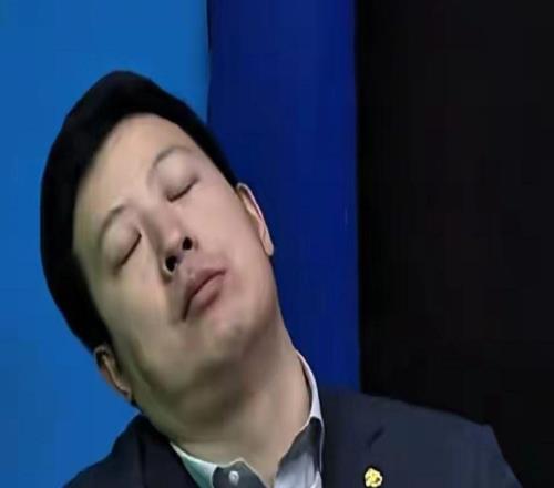 21连败！外援没工资拒赛，主帅赛后抹眼泪，名记提出“解套”办法