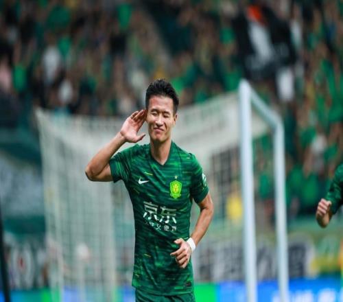 国安踢疯了！4战狂轰18球，进球榜排第二，名记：一点比海港强