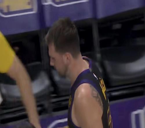 关键时刻出手犹豫，东契奇24中8得到24分9板15助