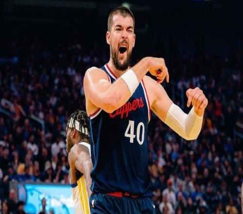 Shams：此前因踩到詹姆斯而扭伤脚踝的祖巴茨明日复出，期间快船6连胜