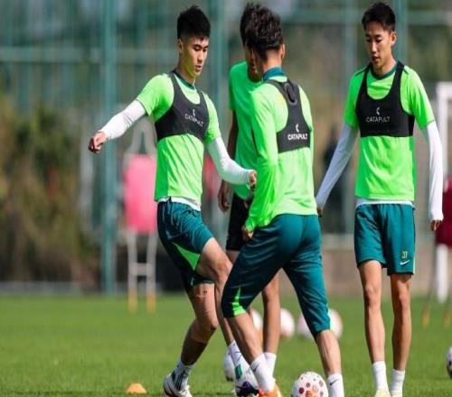 北京国安今天下午启程飞往曼谷，今晚八点左右抵达球队驻地