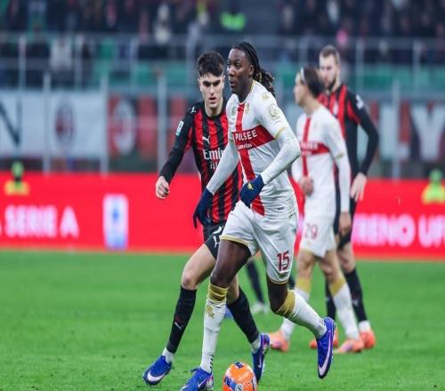 天空：埃弗顿正在寻找右后卫，霍尔姆和库菲是其目标