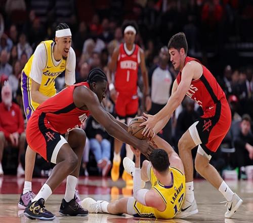 成功扮演了搅屎棍的角色！湖人找到锋线新星的正确使用方式了