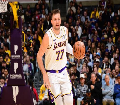 两关键三分+制胜2罚！东契奇轰36+9+8湖人关键时刻12胜0负独一档