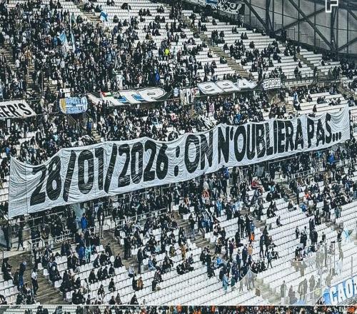 最后被挤下末班车，马赛球迷横幅抨击球队没进欧冠淘汰赛附加赛