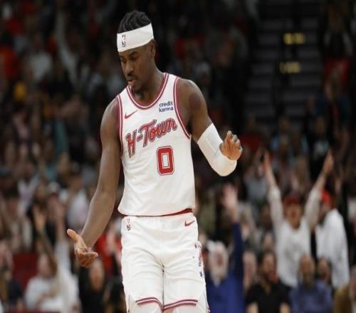 火箭首发变阵！29岁射手遭弃用，底薪大闸重回先发，效果立竿见影