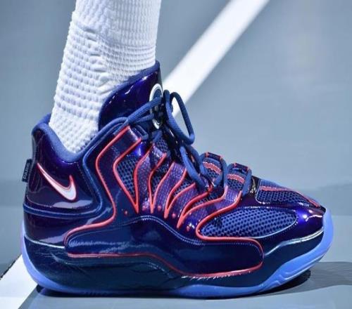 有点小帅，杜兰特今日首次上脚KD18大巴黎联名款球鞋