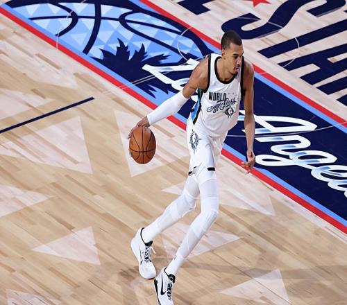 马刺内线球星：为了防守伦纳德我尽了全力，我接受各种各样的挑战