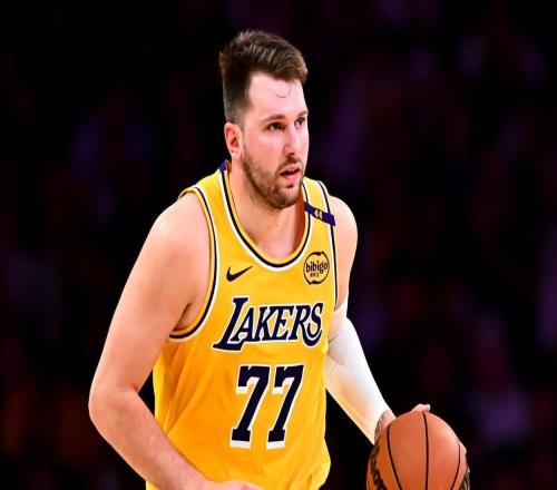 三节打卡44+9+5！东契奇首节22分创五纪录有詹无詹他都能爆炸