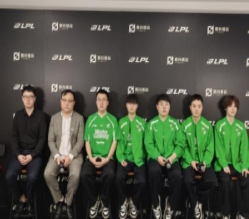 WBG赛后群访Xiaohu：能提升的地方非常多努力训练同时注意休息