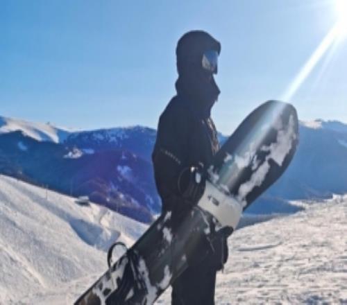 JackeyLove晒照：真新年快乐了祝大家26年身体健康顺风顺水！