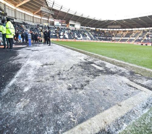 赫尔城在赛前18分钟宣布推迟与沃特福德的比赛，引发球迷愤怒