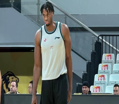 上海热身险胜广厦！李添荣复出三分6中6，白边统治篮下！