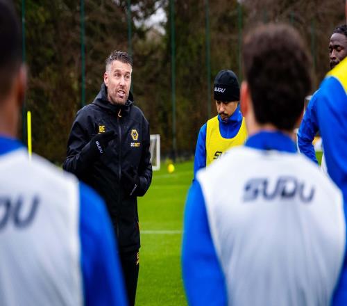 狼队过去27次联赛客战卫冕冠军只赢3场，包括10胜利物浦