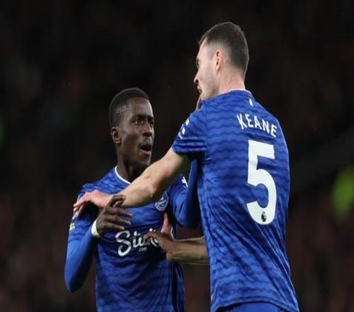 卫报：盖伊赛后向队友道歉，埃弗顿全队对他致以热烈掌声