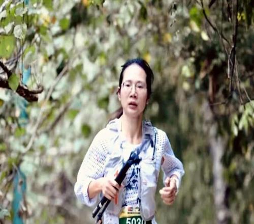 黄雪梅以港百夺冠的方式打开假期