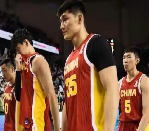 唉！2场杯赛运动战仅得2分，CBA都打不明白的人，却2次入选国家队