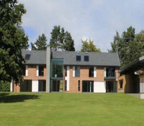 镜报：索尔斯克亚在柴郡的豪宅价值400万英镑，曾租给范戴克