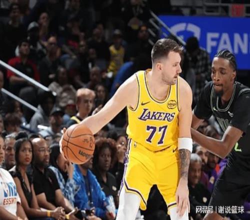 湖人溃败鱼腩送福利，东契奇心态崩两先发变铁匠，一数据遭完败