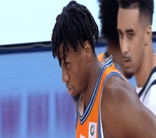 16分大胜！上海三杀广东取10连胜大白边14分26板