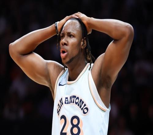 灰熊用困难条款签下前马刺内线新星，他能抓住机会站稳脚跟吗