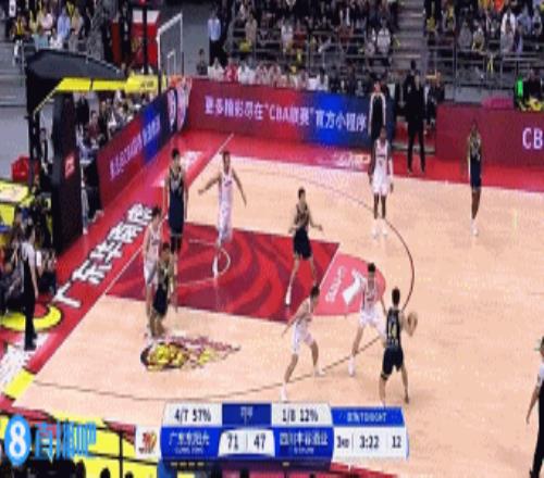 酷酷就是扣！徐昕单手、双手、空接、补扣各种扣篮来一遍！