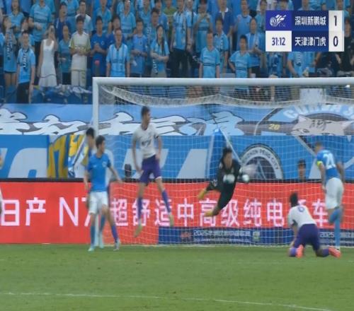 低级失误！方镜淇拳击球扑空，杜加利奇笑纳空门，深圳10津门虎
