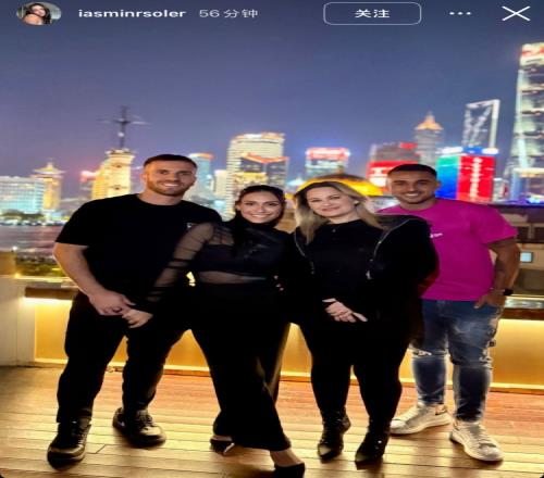 场上对手场下朋友塞鸟妻子社媒晒照，和莱昂纳多夫妻夜游上海