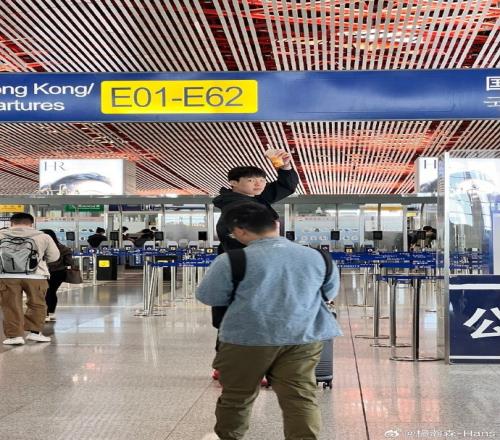 加油杨瀚森社媒晒检票登机照正式开启NBA追梦之旅