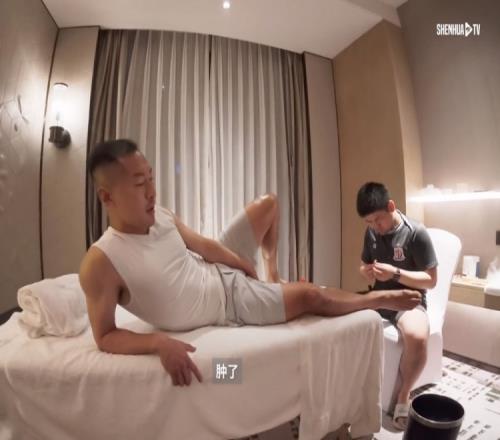 老将吴曦吃止疼药+放血治疗带伤作战，医疗主管直呼其为“战士”