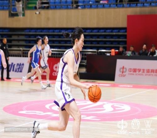 梁雅琦大号两双清华附中险胜石家庄二中再夺耐高北区赛冠军