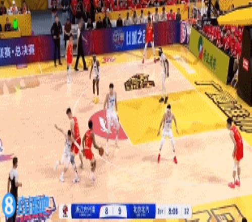 这么准的嘛！内森奈特连续在外线飙中三分助广厦扩大领先！