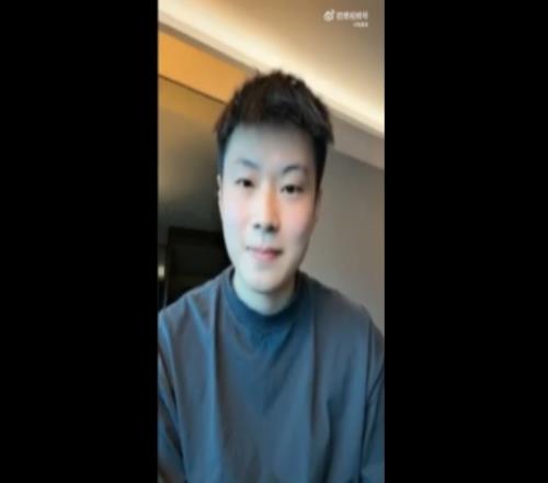 赵心童谈足球：小时候陪爸妈看的多，我爸喜欢曼联，我喜欢曼城