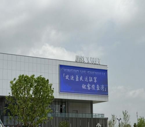 哭笑不得啊，大连球迷以特有方式欢迎申花远征球迷