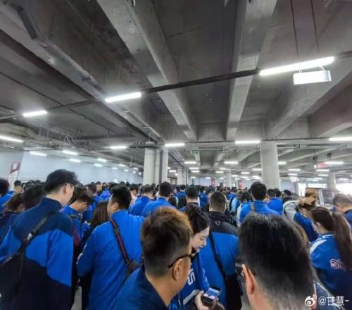记者：大连方面派出30辆公交车，为申花球迷提供往返球场接驳服务