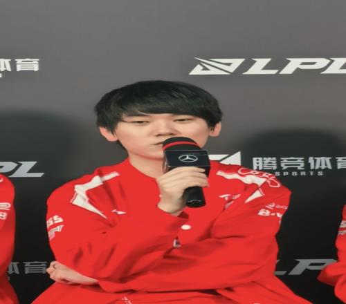 哥哥伟大！JKL：赛前天求着我跟他Solo这一分可以给确实打不过