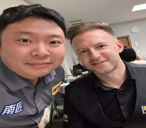 “追星”成功！张安达与众多斯诺克巨星合照，马叔再现拳击动作