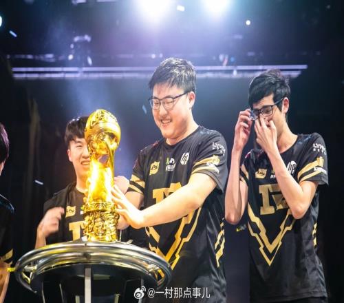 老东家的祝福，RNG、BLG、EDG、OMG先后发文恭喜Uzi入选名人堂