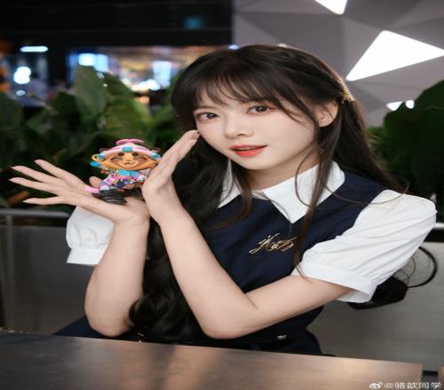 前辈，请和我...！骆歆晒学院风美照：老实交代你520现在在干嘛！